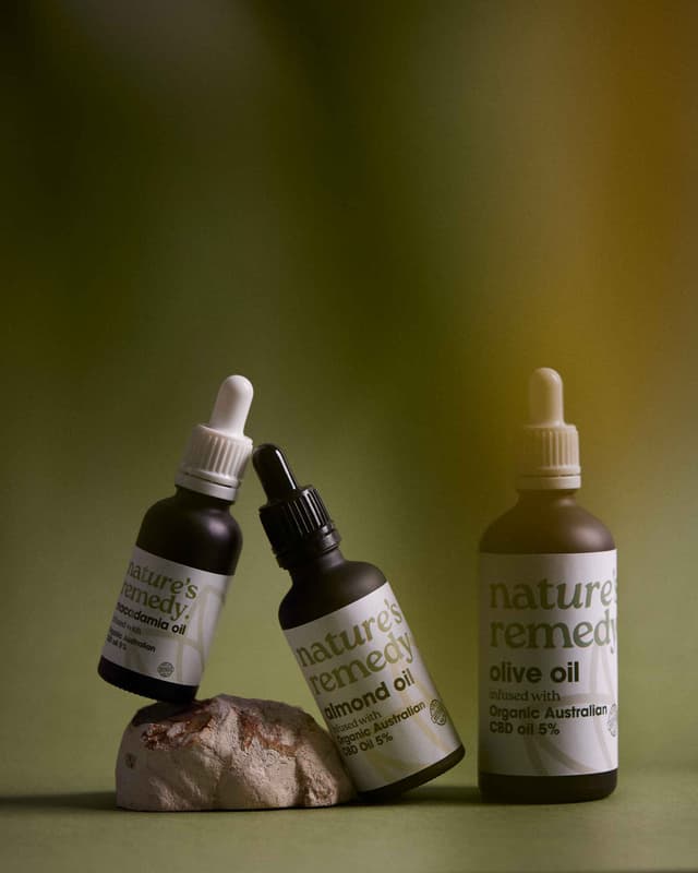 Hemp and Almond Oil Infused with Turmeric 5% - 251030_SHOT_2446_5c085922-117a-473b-a719-8c7631ed749f-2